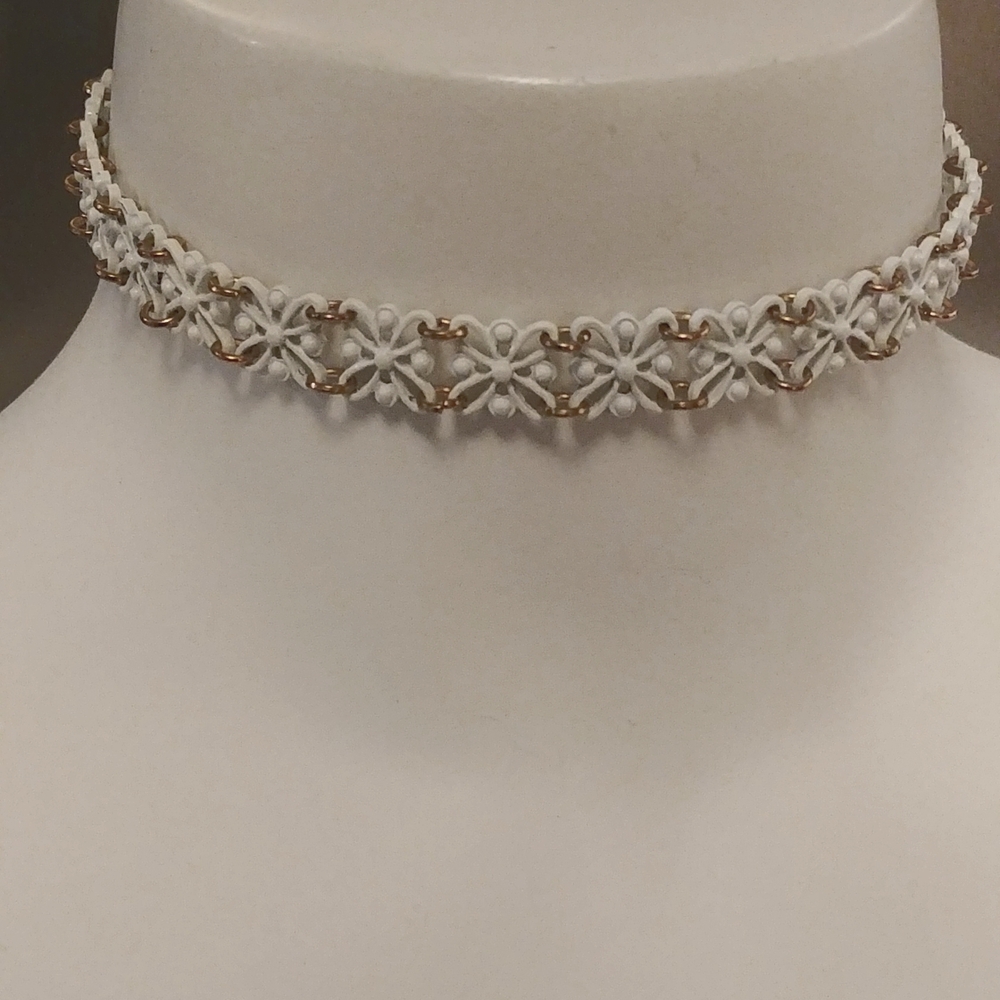 White and Gold Toned Metal Patterned Linked Choker